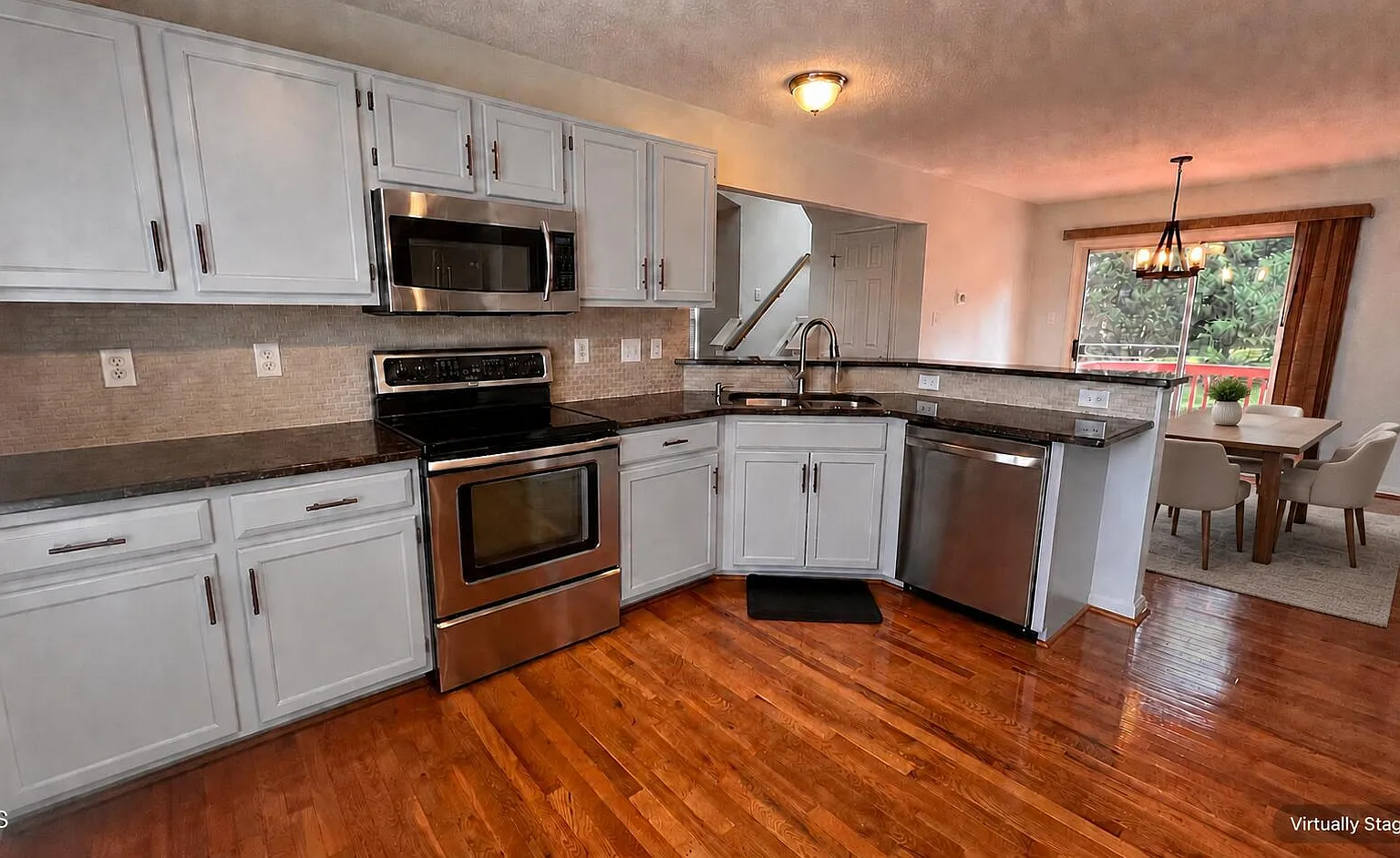 3 bed, 2.5 bath, 1540 sqft, $2,300 — Photo 3