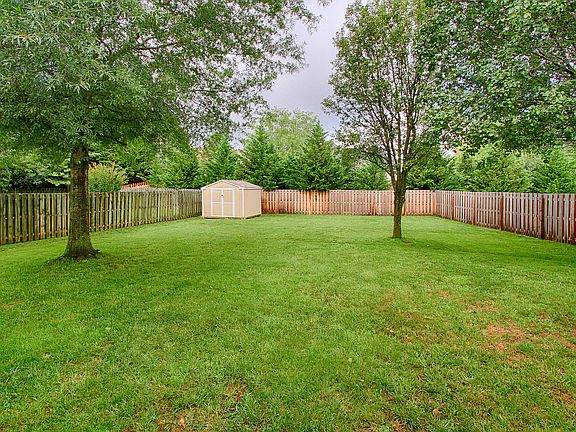 The yard of ENVY!