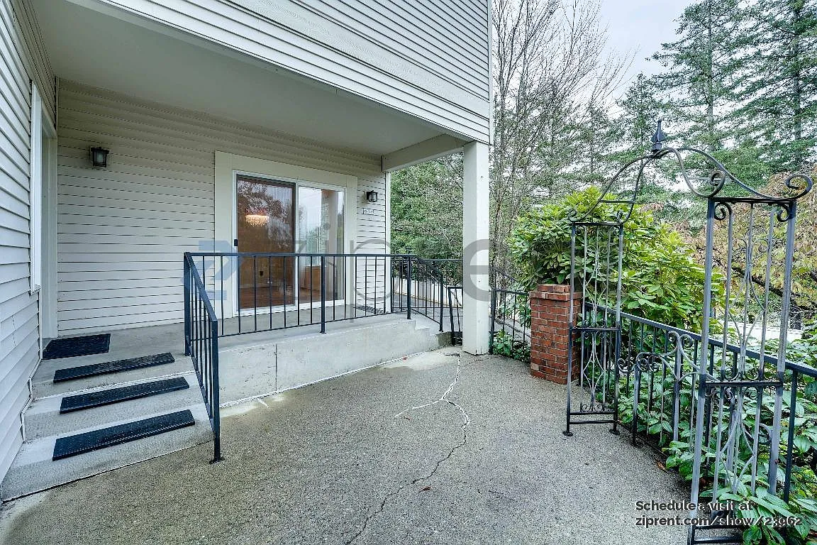 3 bed, 2.5 bath, 1487 sqft, $3,300 — Photo 2