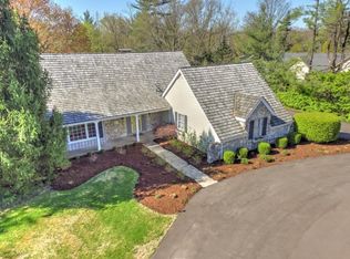 16 Roan Ln, Saint Louis, MO 63124