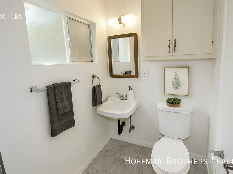 14617 Gilmore St #6 — Photo 6