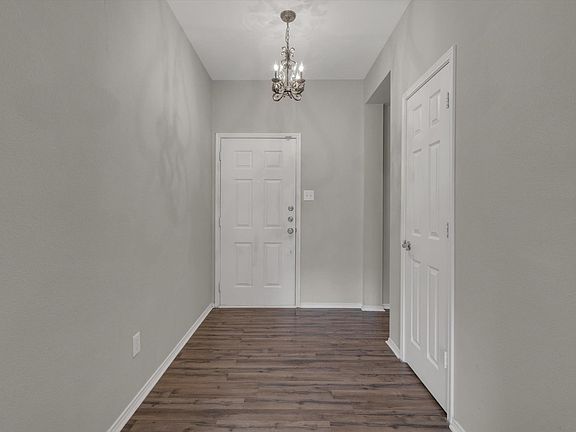 4th image of 2605 Douglas Dr