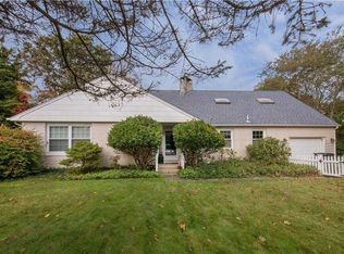 6 Flocee Ln, Hampton Bays, NY 11946