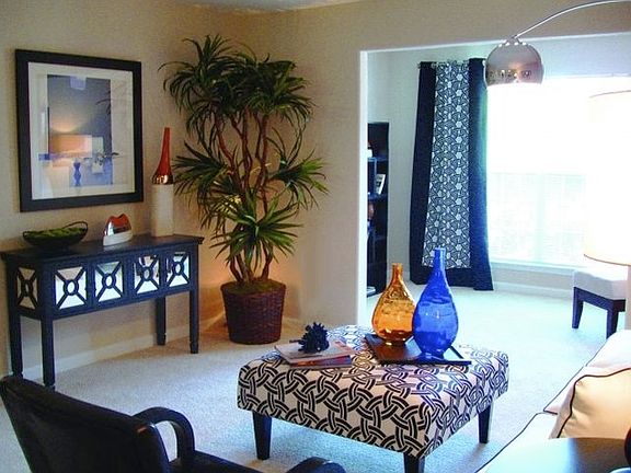 4th image of 1921 Willow Haven Ln APT 3C