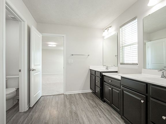 5th image of 9260 Preserve Way