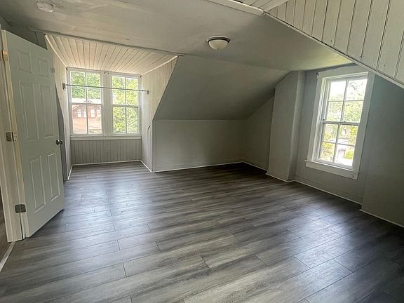 5th image of 722 E Washington St