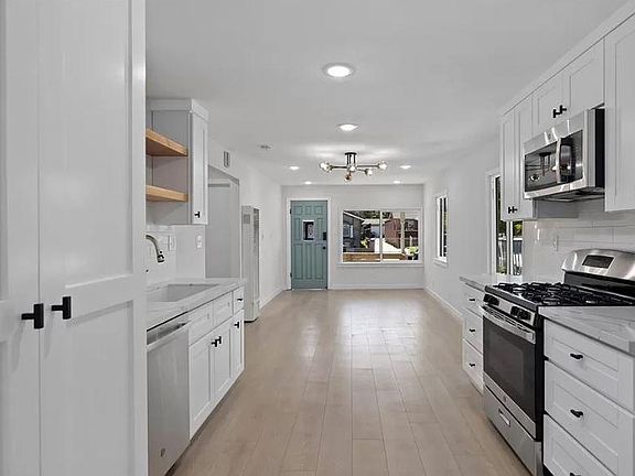 3rd image of 1305 W 74th St