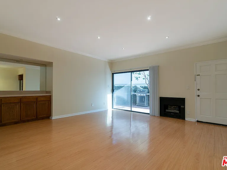 1911 Overland Ave #2 — Photo 3