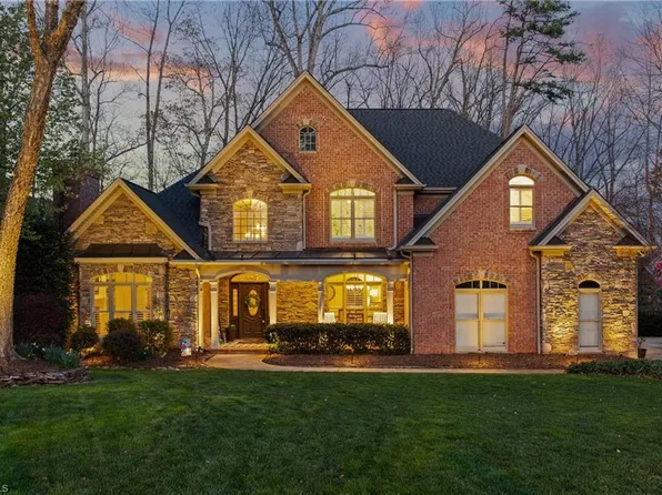 3630 Rosebriar Cir, Winston Salem, NC 27106