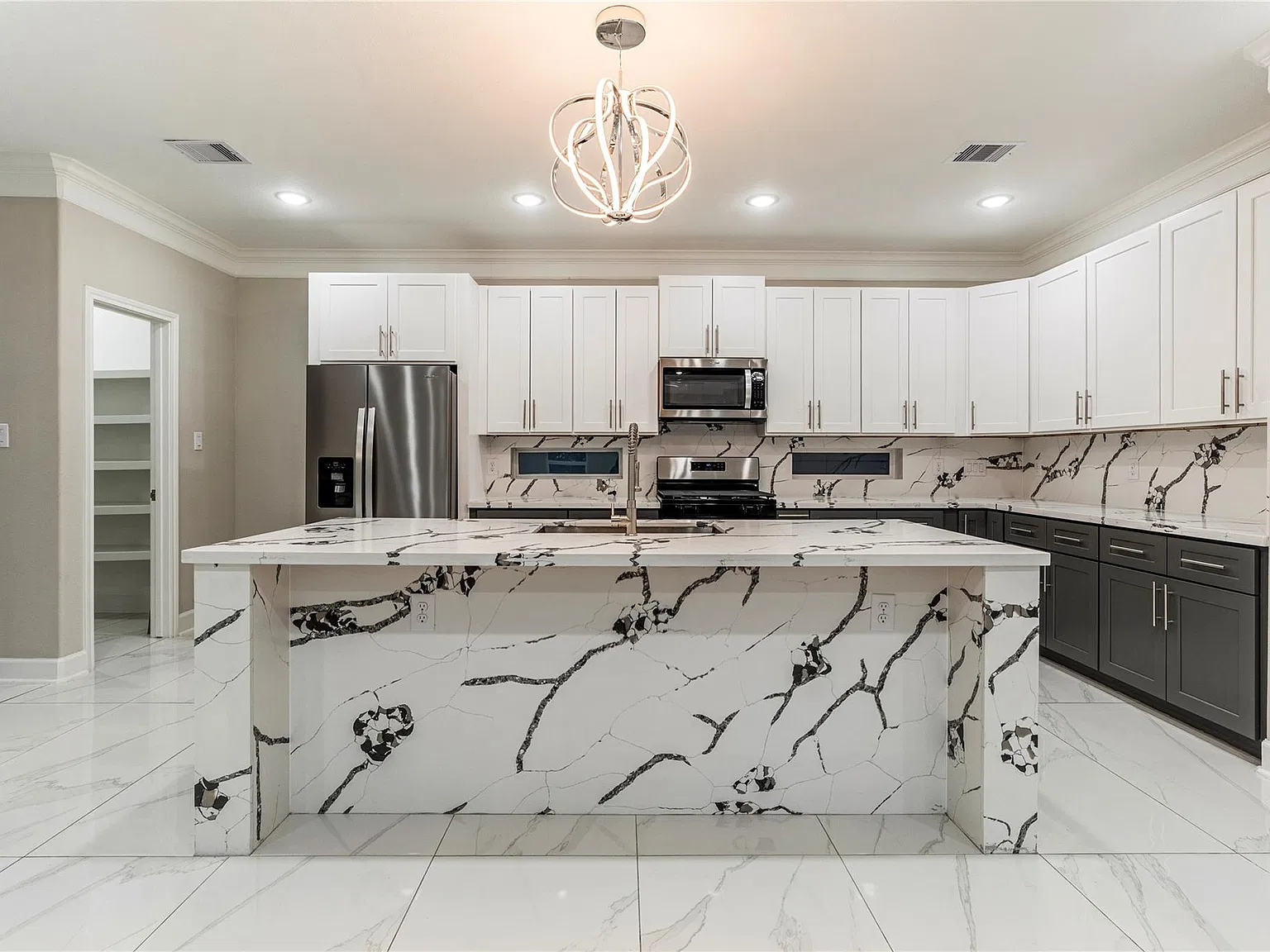 3 bed, 3.5 bath, 1743 sqft, $2,600 — Photo 4