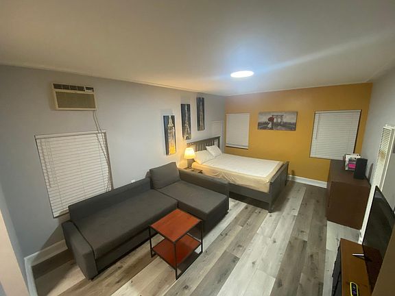 2nd image of 11821 Ayres Ave Unit 3