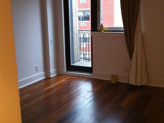 149 Huron bedroom w balcony