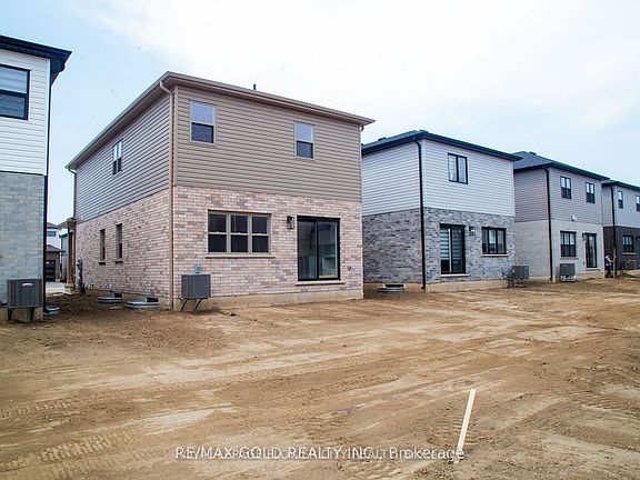 5th image of 174 Byers St