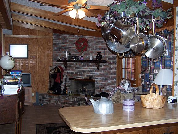 Kitchen to Den FP