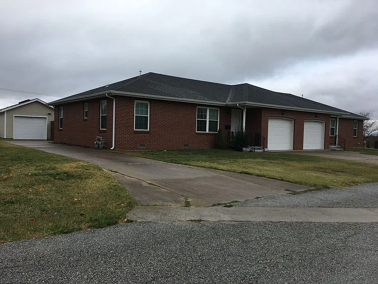 1908 Chris Ln #1910 — Photo 2