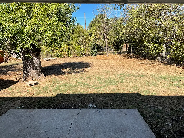 5504 Manor Rd — Photo 3