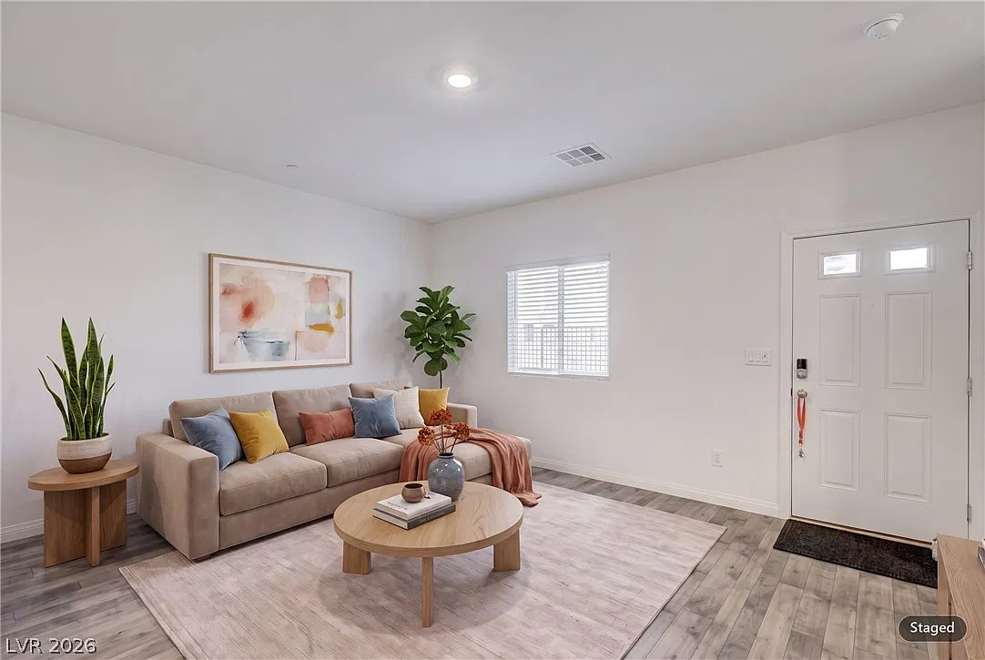 3 bed, 2.0 bath, 1319 sqft, $2,250 — Photo 4