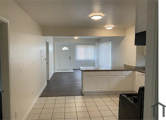 3 bed, 950 sqft, $2,350 — Photo 1