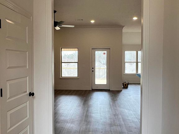 4th image of 496 Silver Hill Dr