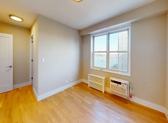 310 Greenwich St #26J — Photo 2