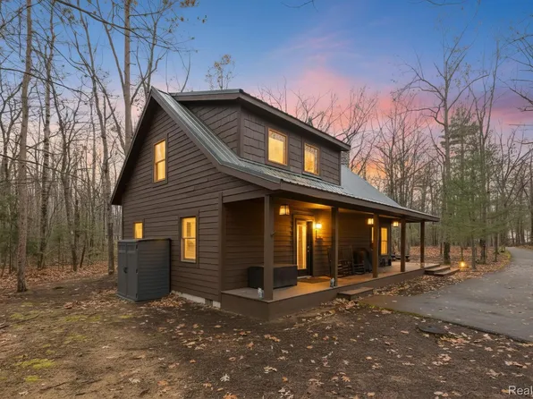 150 N East Mullett Lake Rd, Indian River, MI 49749