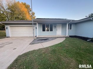 32 Birch Lake Dr, Sherman, IL 62684
