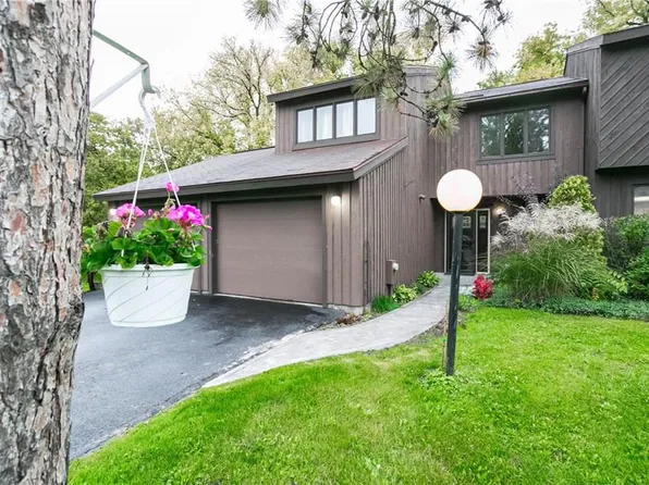 2 Jarvis Dr, Manlius, NY 13104