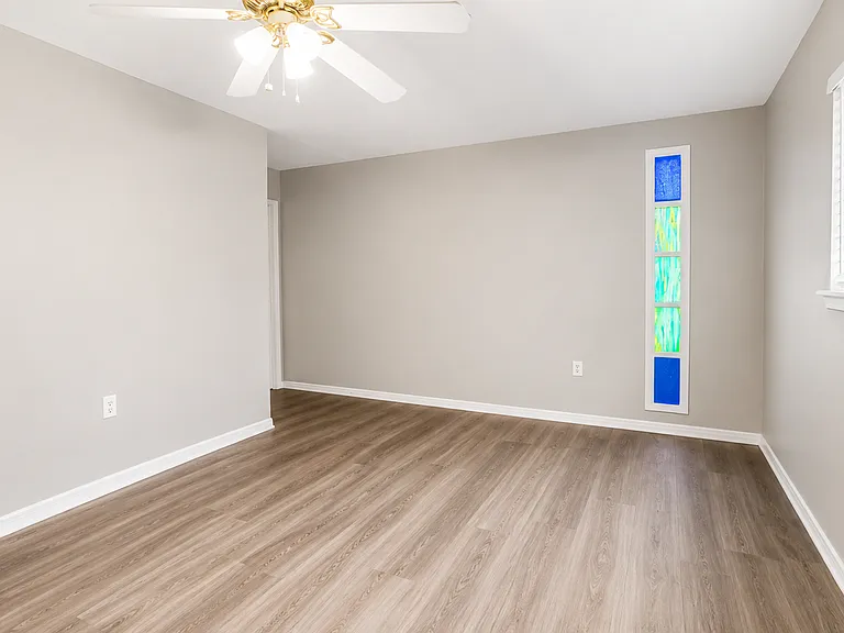 11906 Las Vegas St — Photo 5