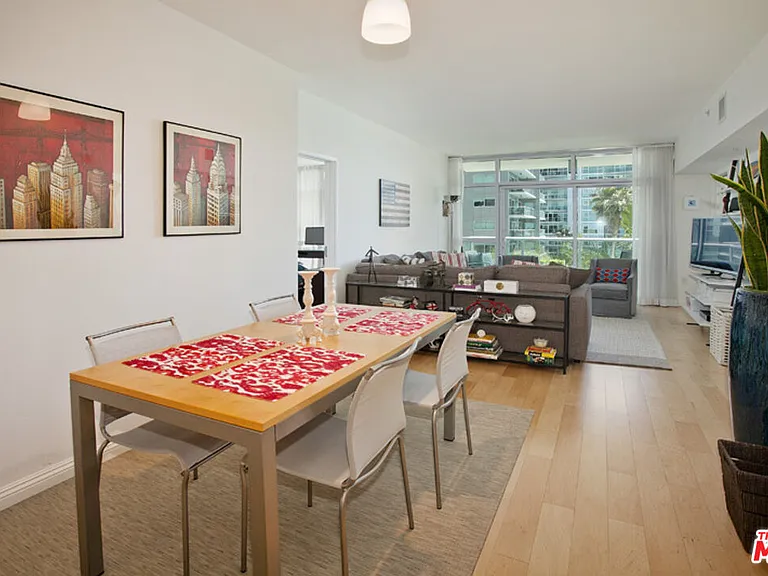 13700 Marina Pointe Dr #630 — Photo 9