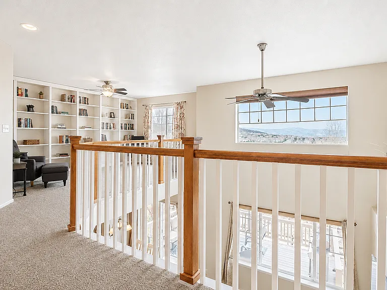 2143 Broadleaf Loop — Photo 9