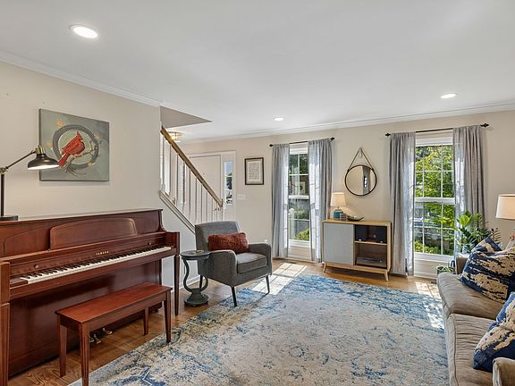 5th image of 2039 Glastonbury Dr