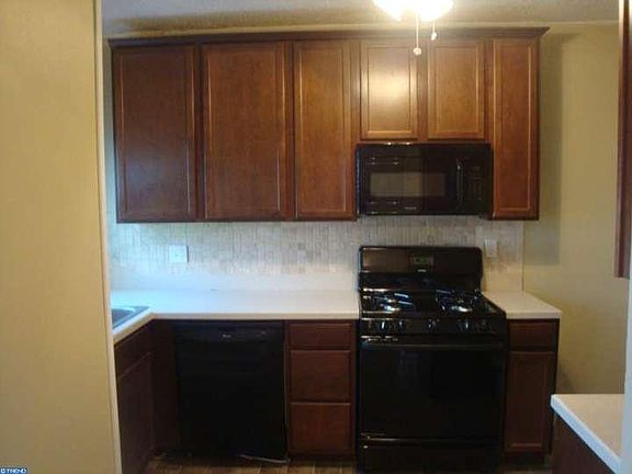3rd image of 6122 Glenloch St