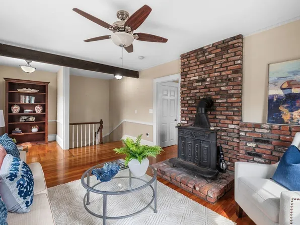 1 Maverick St Floor 2, Marblehead, MA 01945