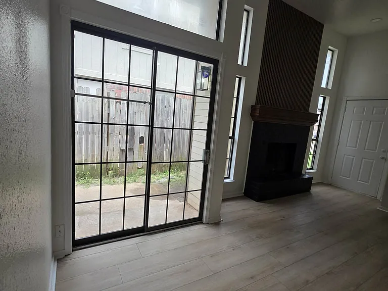 2307 N Lincoln Ave — Photo 4