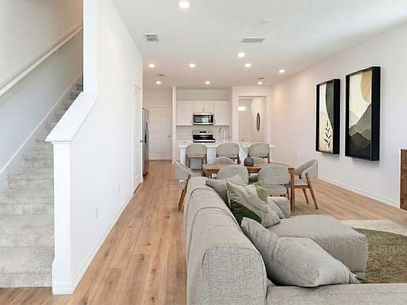 3rd image of 8666 Elmo Rd