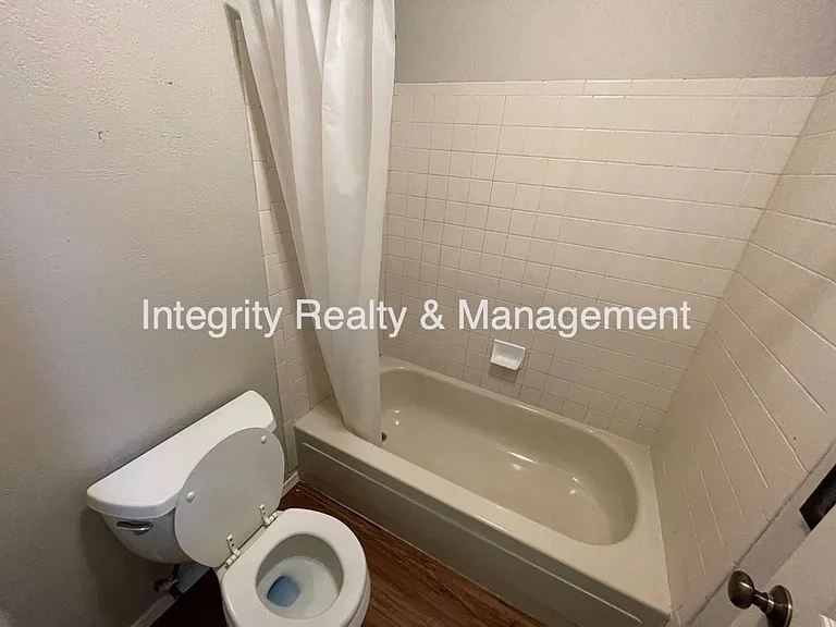 2626 E Nichols Cir — Photo 11