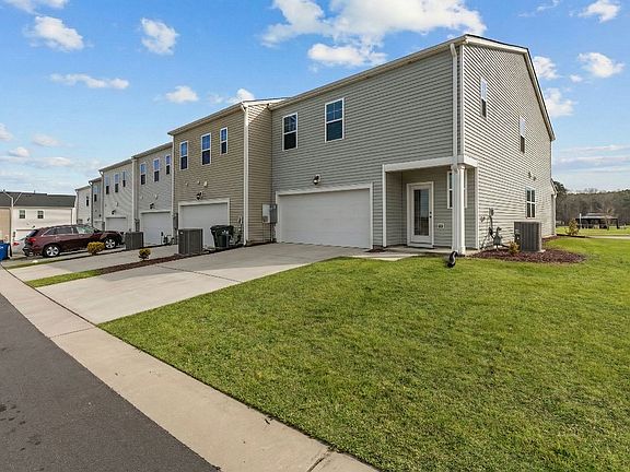 3rd image of 2212 Kasota Ln