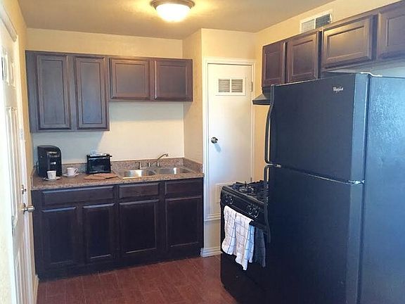 3rd image of 5101 Trowbridge Dr #7