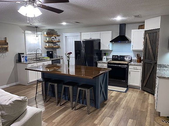 3rd image of 120 Lou Ave
