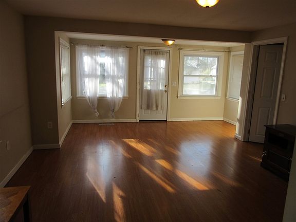 2nd image of 176 W North St