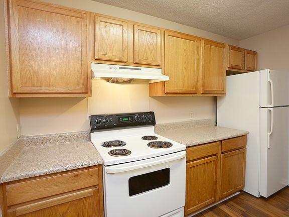 5th image of 140 Royal Dr APT E5