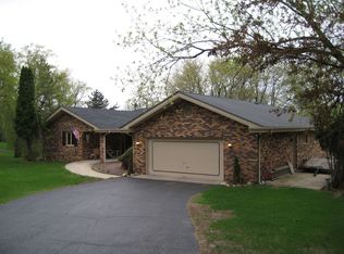 7109 Hickory Nut Grove Rd, Cary, IL 60013