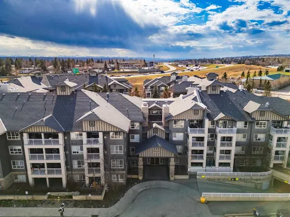 35 E Richard Ct SW #248, Calgary, AB T3E 7N9
