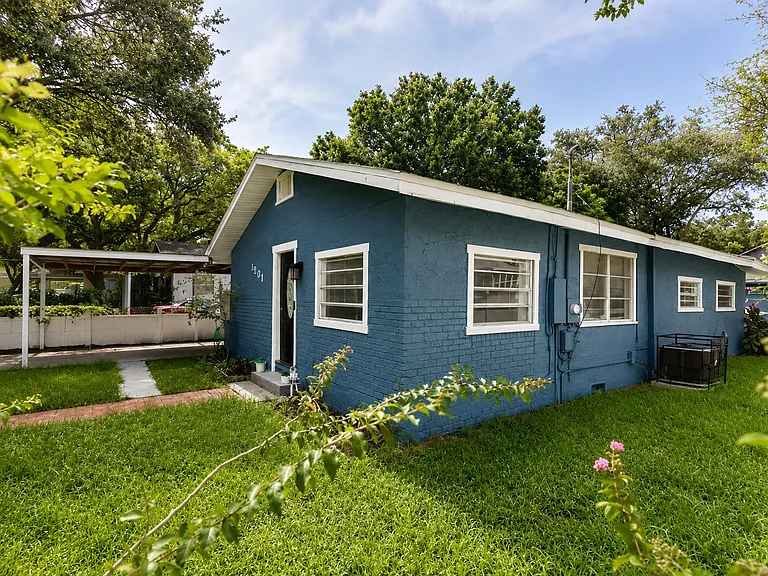 1201 E Cayuga St — Photo 3