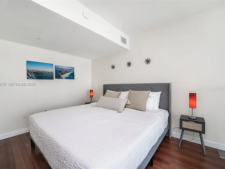 41 SE 5th St #1003 — Photo 8