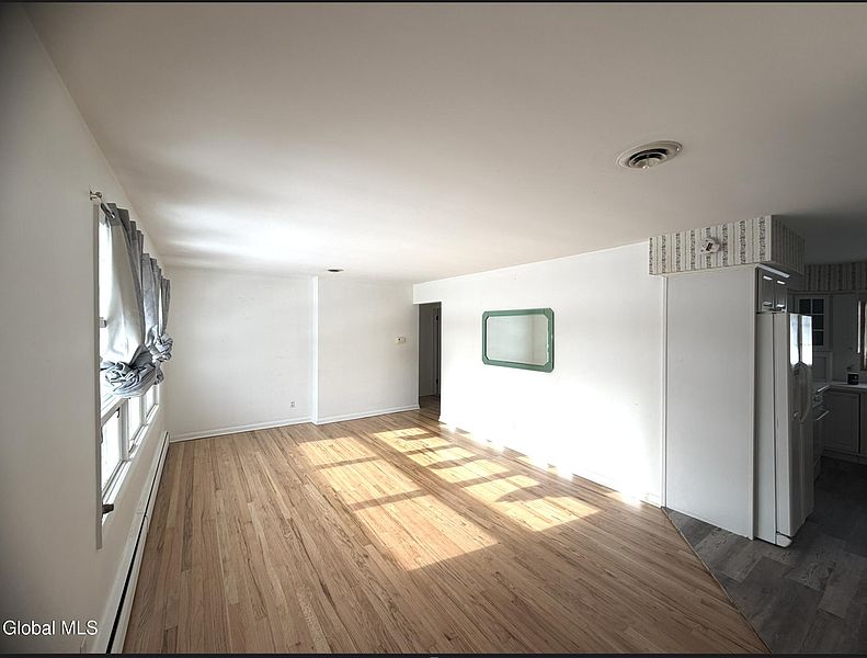 4th image of 40-42 Lee Avenue