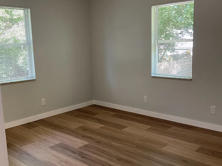 28 Sebastian Ave #D — Photo 7
