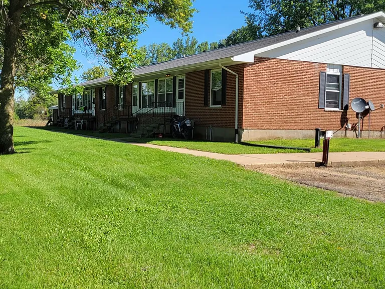 400 & 401 Scranton St — Photo 5