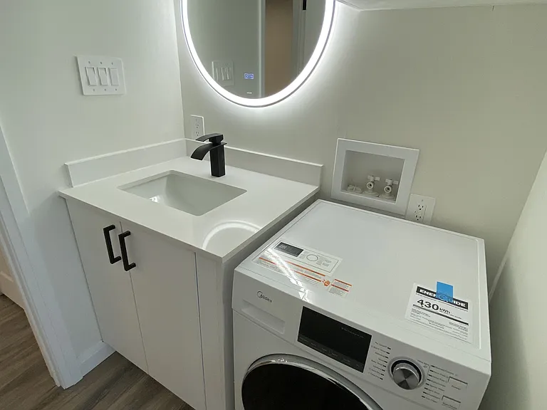 324 Vidal St S #4 — Photo 6
