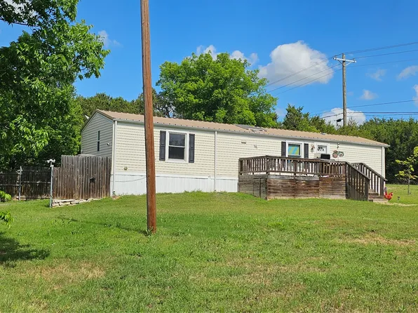 820 Ports O Call Dr, Granbury, TX 76048